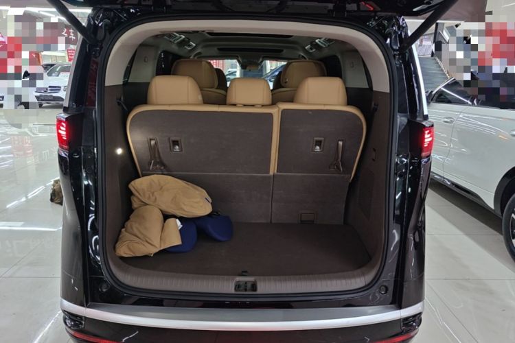 Used Denza D9 2022 DM-i 1040 Prestige Model Trunk
