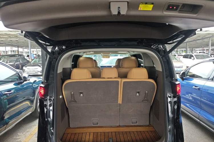Used Denza D9 2022 DM-i 1040 Prestige Model Trunk