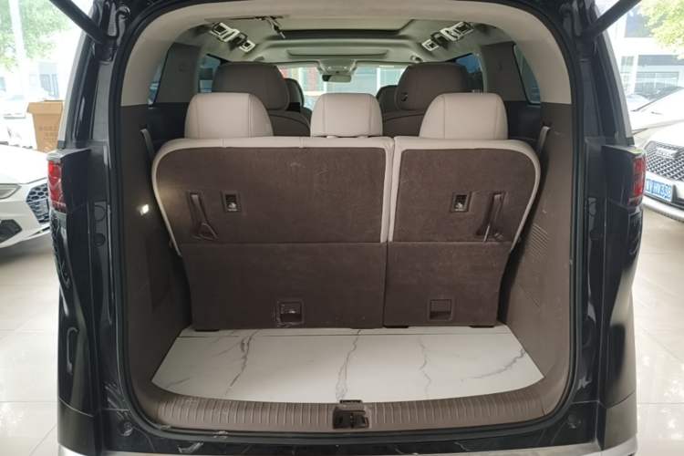 Used Denza D9 2022 DM-i 970 Four-Wheel Drive Flagship Model Trunk