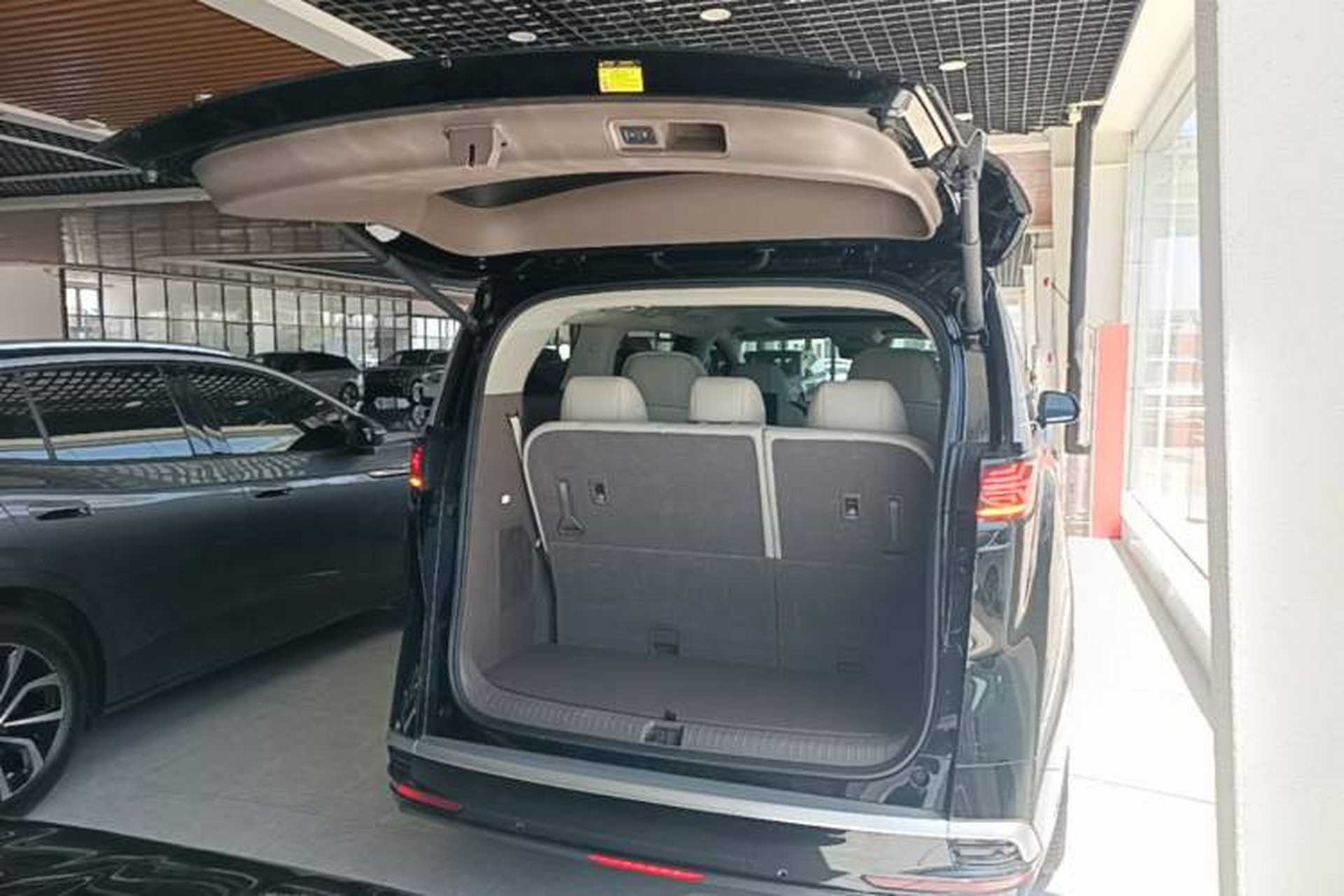 Used Denza D9 2022 DM-i 970 Four-Wheel Drive Prestige Model Trunk