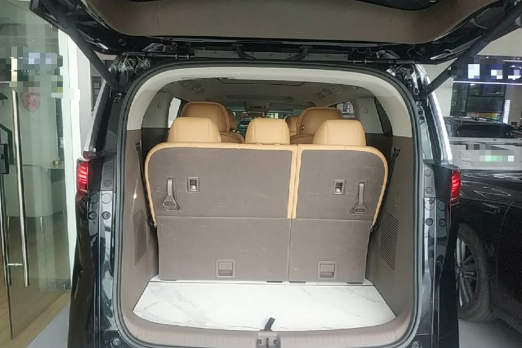 Used Denza D9 2022 DM-i 1040 Prestige Model Trunk