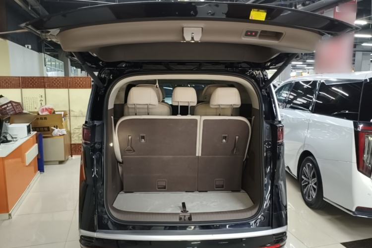 Used Denza D9 2022 DM-i 970 Four-Wheel Drive Flagship Model Trunk