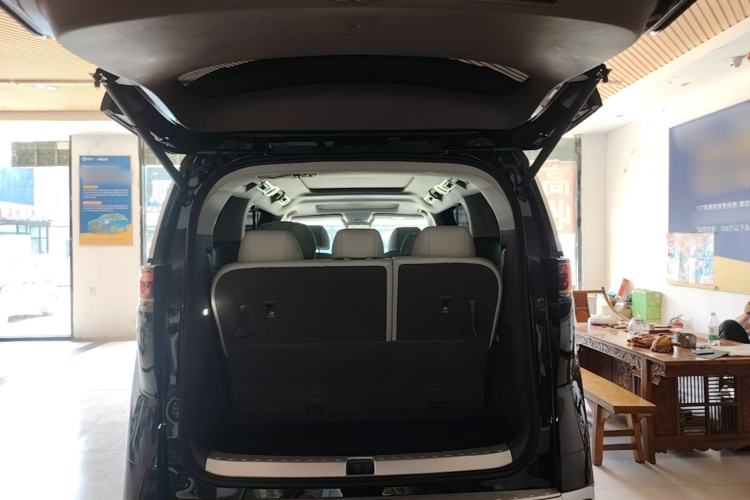 Used Denza D9 2022 DM-i 1040 Prestige Model Trunk
