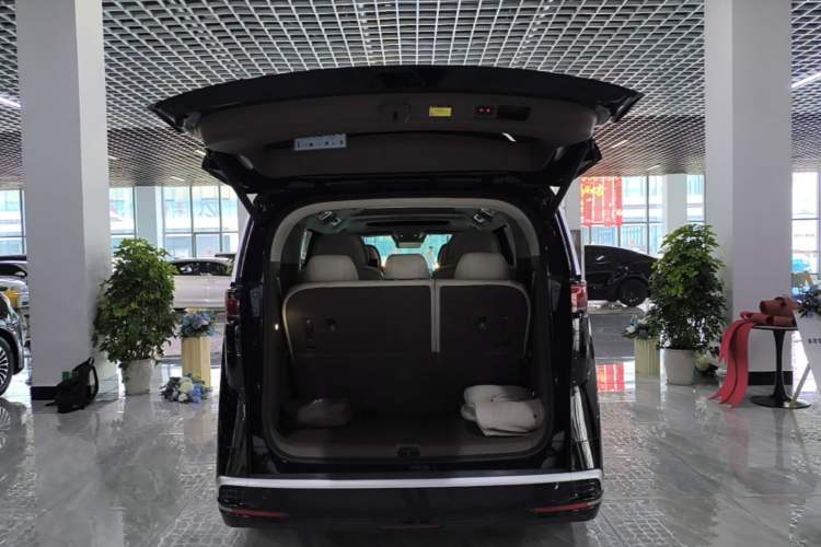 Used Denza D9 2022 DM-i 970 Four-Wheel Drive Flagship Model Trunk