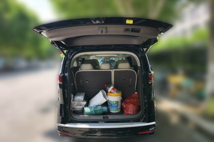 Used Denza D9 2022 DM-i 1040 Prestige Model Trunk