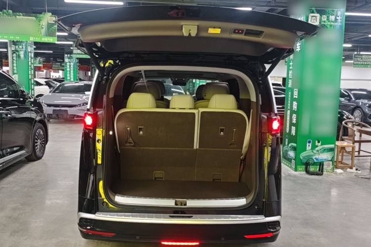 Used Denza D9 2022 DM-i 970 Four-Wheel Drive Flagship Model Trunk