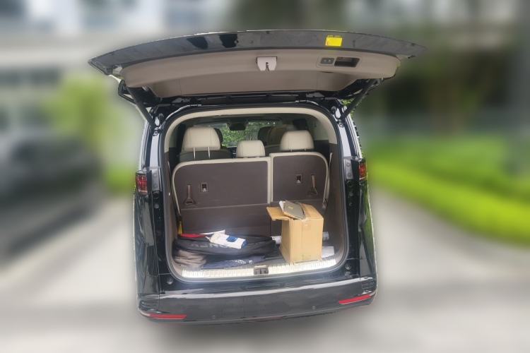 Used Denza D9 2022 DM-i 970 Four-Wheel Drive Flagship Model Trunk