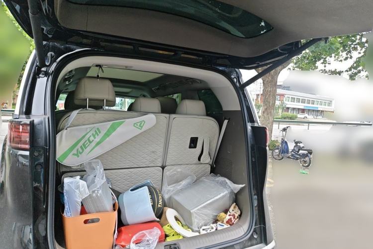 Used Denza D9 2022 DM-i 1040 Prestige Model Trunk