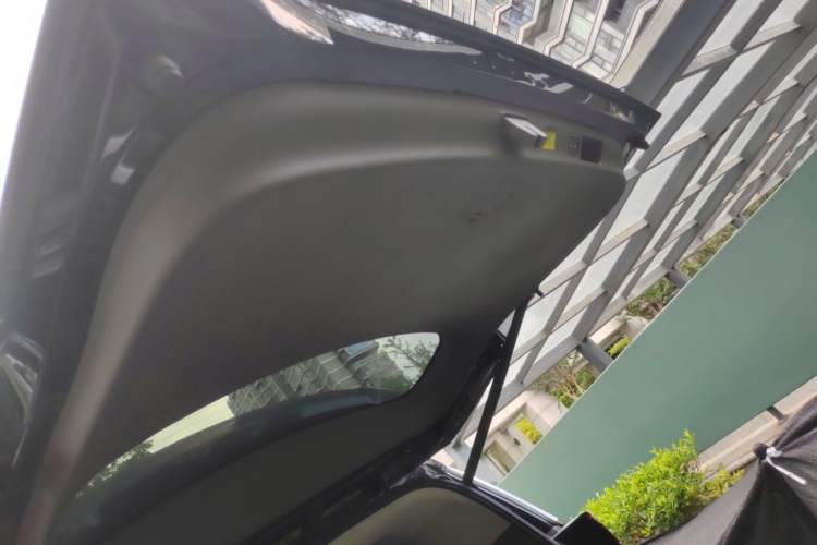 Used Denza D9 2022 DM-i 970 Four-Wheel Drive Flagship Model Trunk