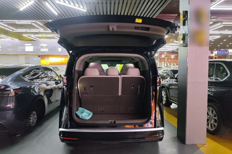 Used Denza D9 2022 DM-i 1040 Prestige Model Trunk