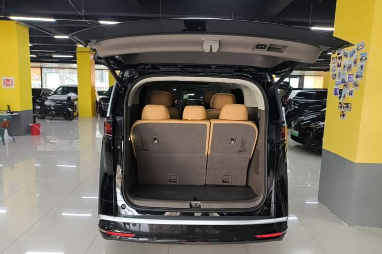 Used Denza D9 2022 DM-i 970 Four-Wheel Drive Flagship Model Trunk