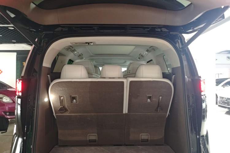 Used Denza D9 2022 DM-i 970 Four-Wheel Drive Flagship Model Trunk