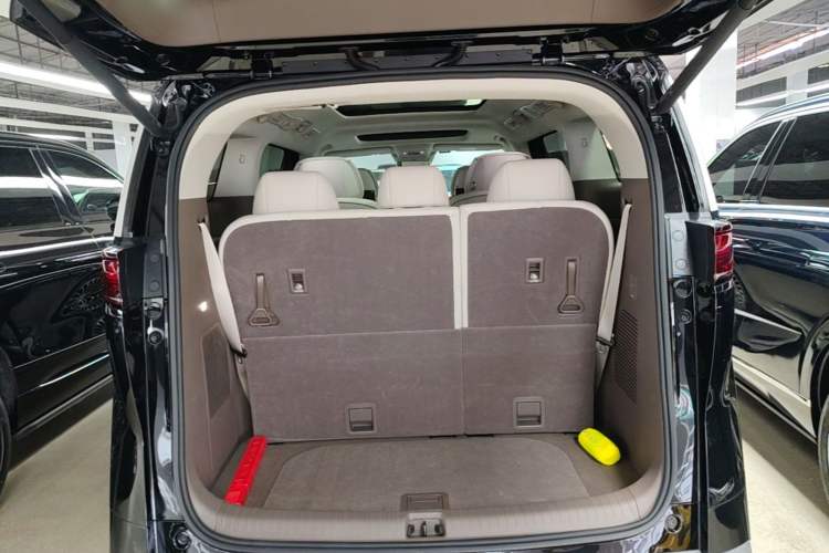 Used Denza D9 2022 DM-i 970 Four-Wheel Drive Flagship Model Trunk