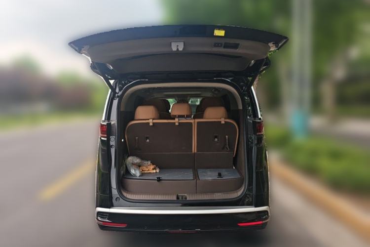 Used Denza D9 2022 DM-i 970 Four-Wheel Drive Prestige Model Trunk