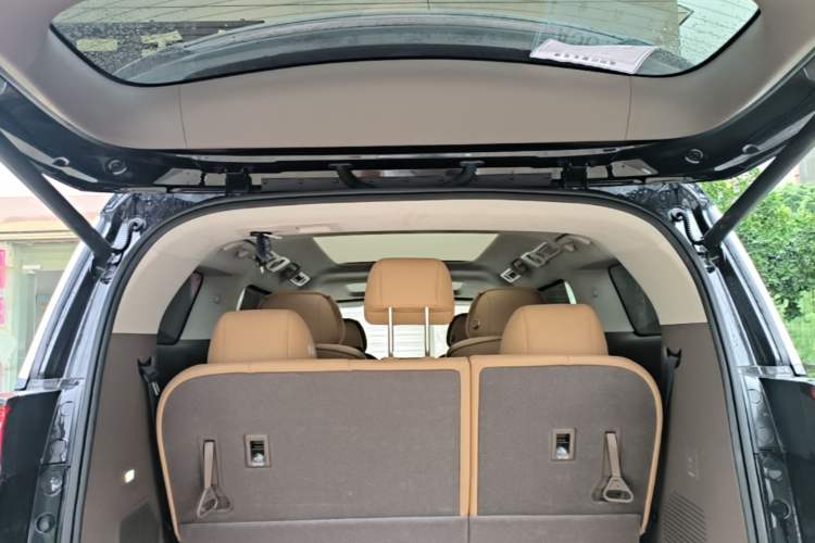 Used Denza D9 2022 DM-i 970 Four-Wheel Drive Flagship Model Trunk