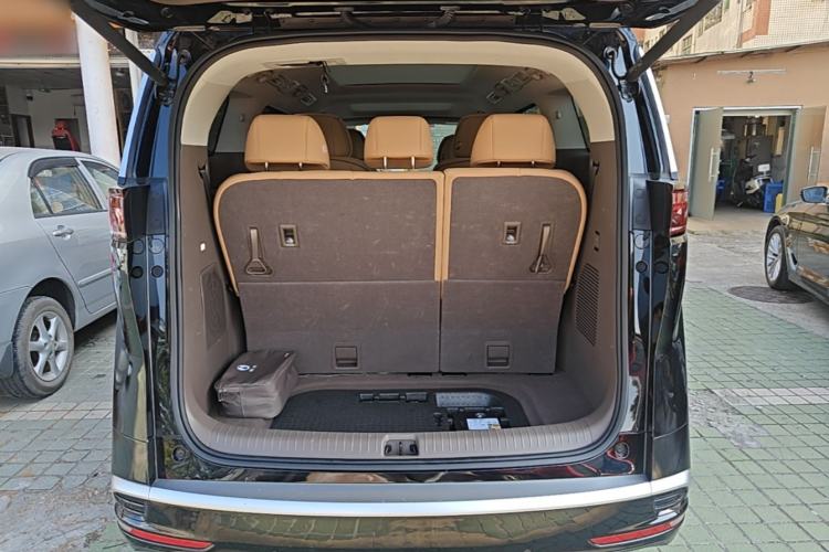 Used Denza D9 2022 DM-i 970 Four-Wheel Drive Flagship Model Trunk