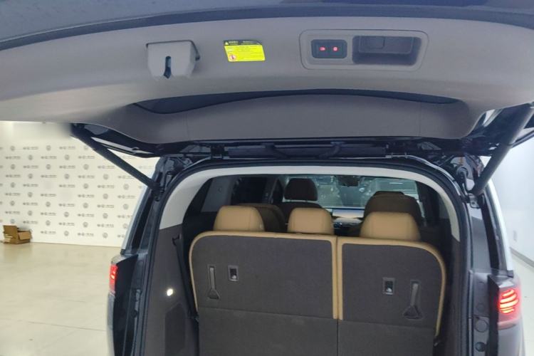 Used Denza D9 2022 DM-i 1040 Prestige Model Trunk