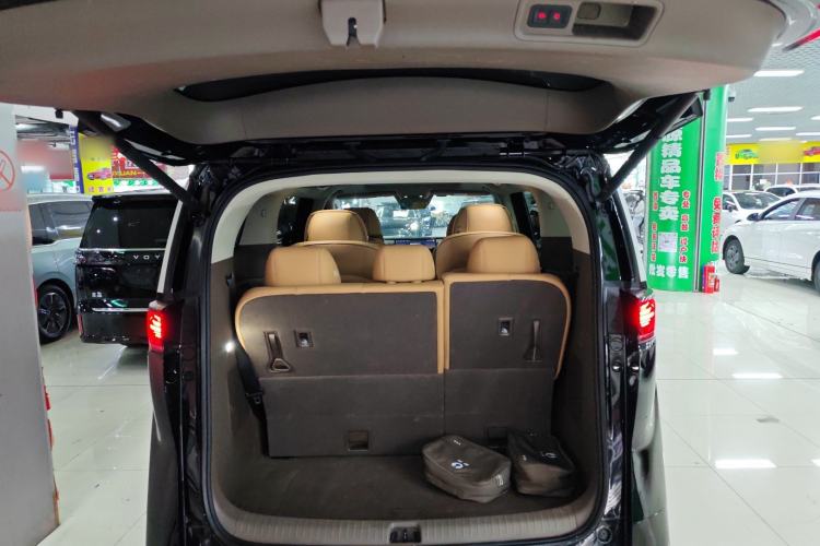 Used Denza D9 2022 EV 620 Prestige Model Trunk