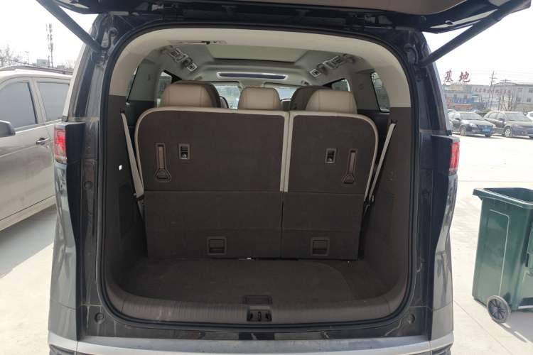 Used Denza D9 2022 DM-i 970 Four-Wheel Drive Flagship Model Trunk