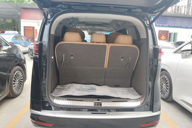 Used Denza D9 2022 EV 600 Four-Wheel Drive Flagship Model Trunk