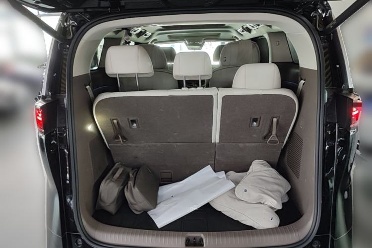 Used Denza D9 2022 DM-i 1040 Prestige Model Trunk