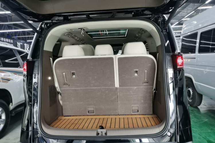 Used Denza D9 2022 DM-i 970 Four-Wheel Drive Flagship Model Trunk