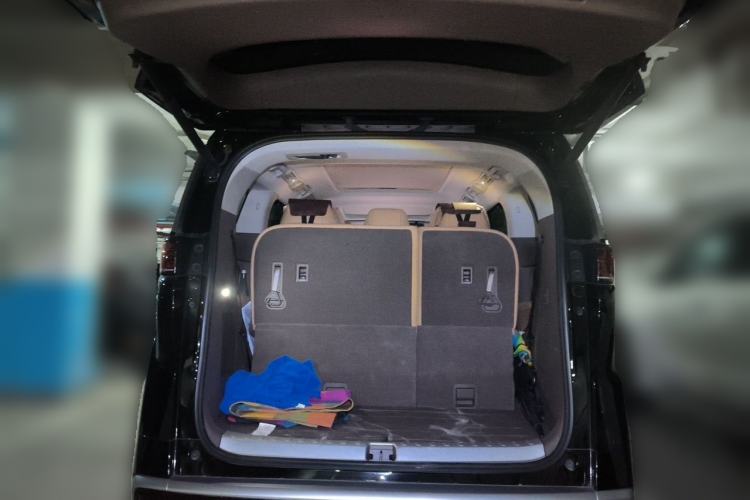 Used Denza D9 2022 DM-i 1040 Prestige Model Trunk