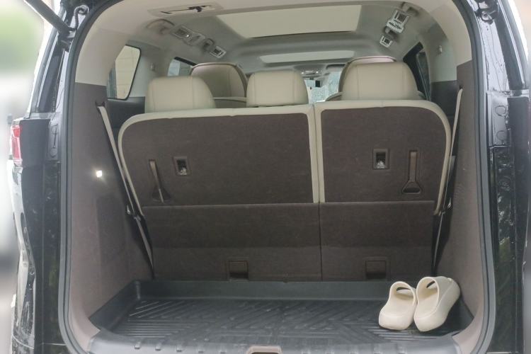 Used Denza D9 2022 DM-i 970 Four-Wheel Drive Prestige Model Trunk
