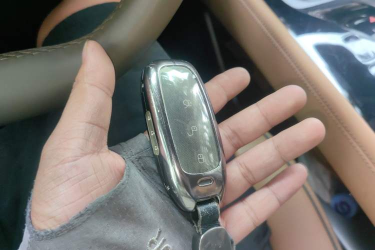 Used Denza D9 2022 DM-i 970 Four-Wheel Drive Prestige Model Vehicle Key