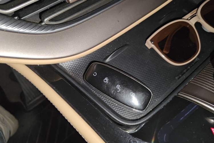 Used Denza D9 2022 DM-i 970 Four-Wheel Drive Prestige Model Vehicle Key
