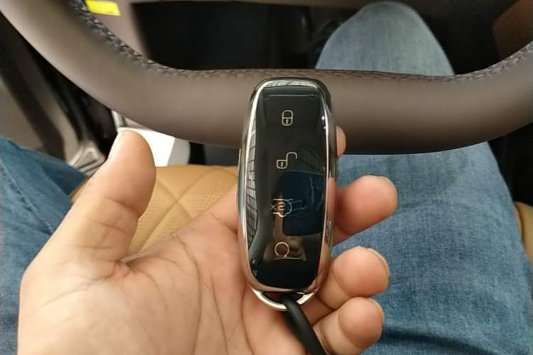 Used Denza D9 2022 DM-i 970 Four-Wheel Drive Flagship Model Vehicle Key