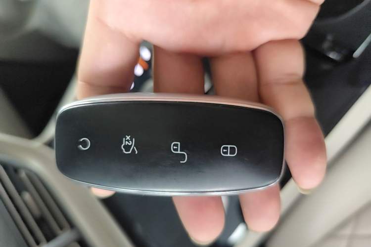 Used Denza D9 2022 DM-i 1040 Prestige Model Vehicle Key