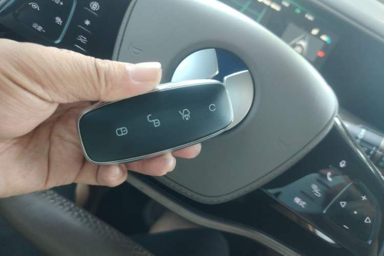 Used Denza D9 2022 DM-i 945 Luxury Model Vehicle Key