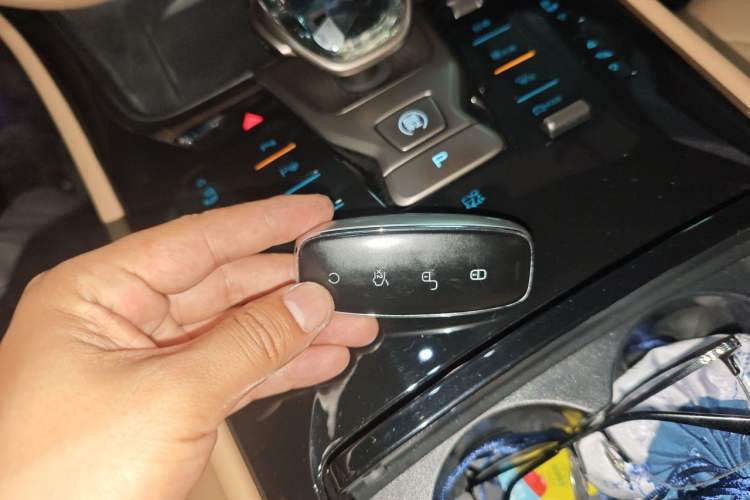 Used Denza D9 2022 EV 600 Four-Wheel Drive Flagship Model Vehicle Key