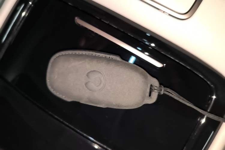 Used Denza D9 2022 DM-i 970 Four-Wheel Drive Prestige Model Vehicle Key