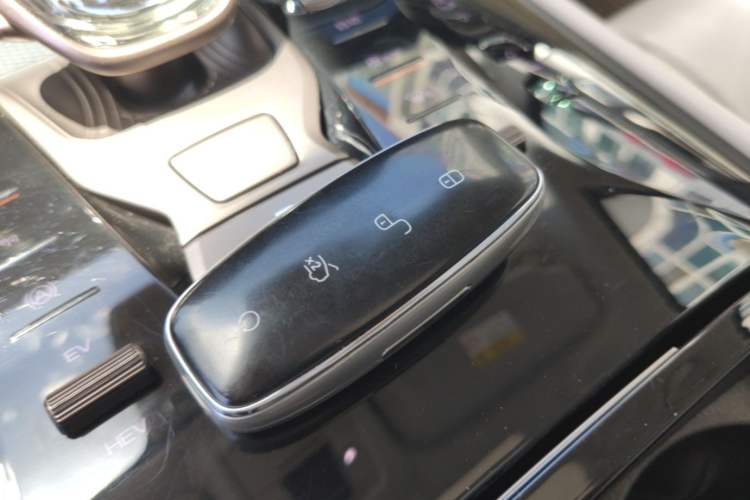 Used Denza D9 2022 DM-i 1040 Prestige Model Vehicle Key