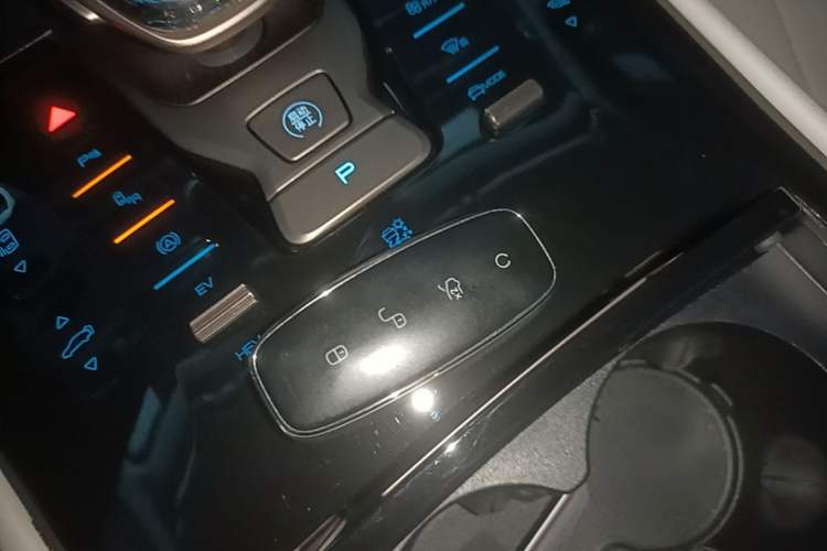 Used Denza D9 2022 DM-i 970 Four-Wheel Drive Prestige Model Vehicle Key