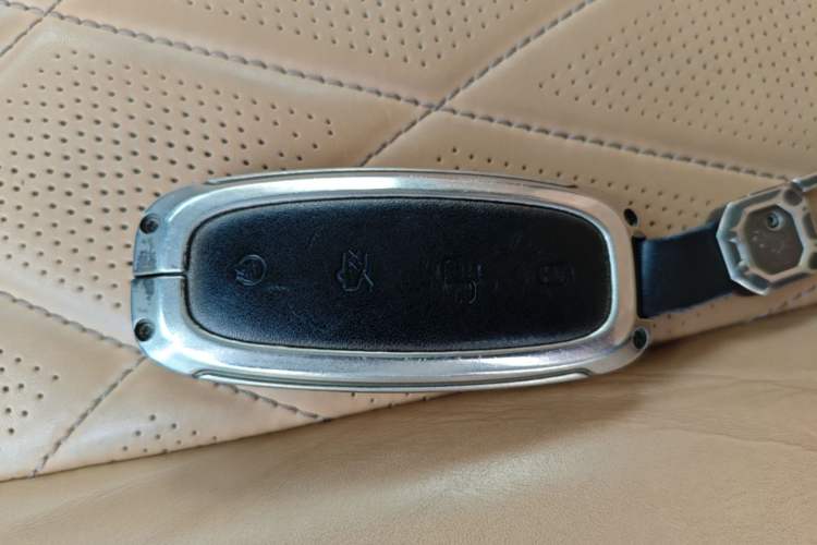 Used Denza D9 2022 DM-i 1040 Prestige Model Vehicle Key