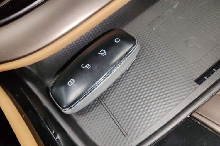 Used Denza D9 2022 EV 600 Four-Wheel Drive Flagship Model Vehicle Key
