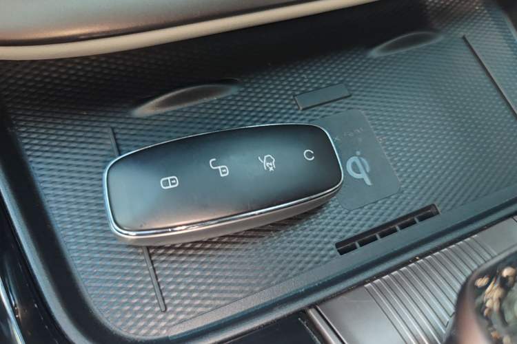 Used Denza D9 2022 DM-i 1040 Prestige Model Vehicle Key