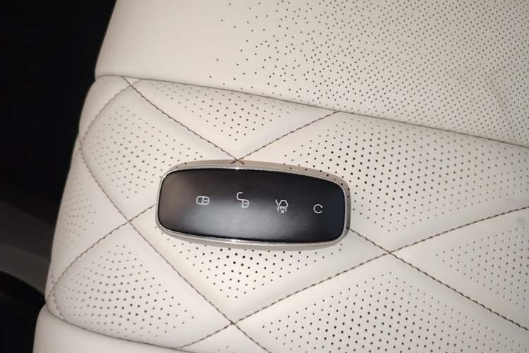 Used Denza D9 2022 DM-i 1040 Prestige Model Vehicle Key