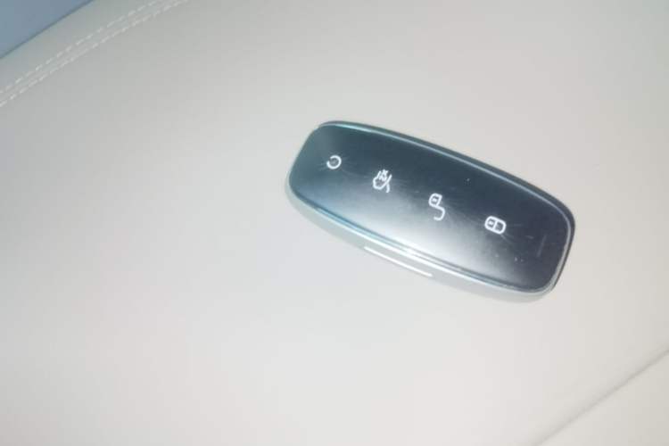 Used Denza D9 2022 DM-i 970 Four-Wheel Drive Prestige Model Vehicle Key