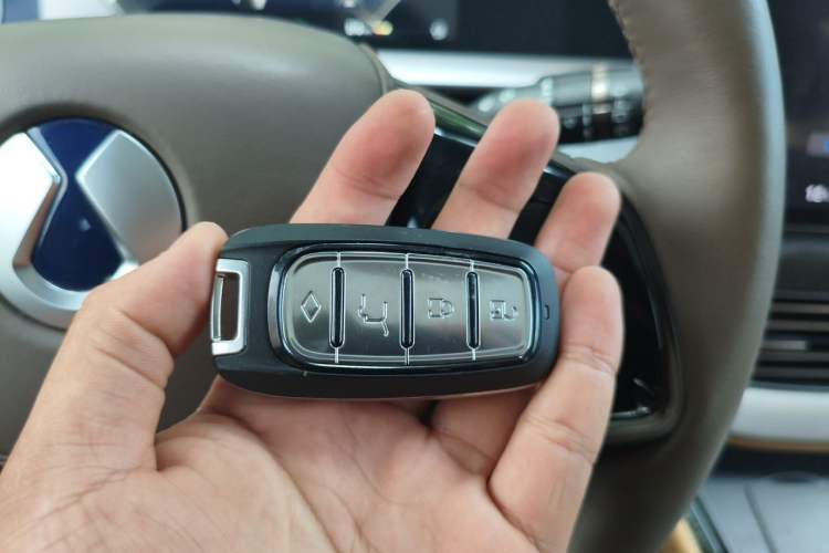 Used Denza D9 2022 DM-i 1040 Prestige Model Vehicle Key