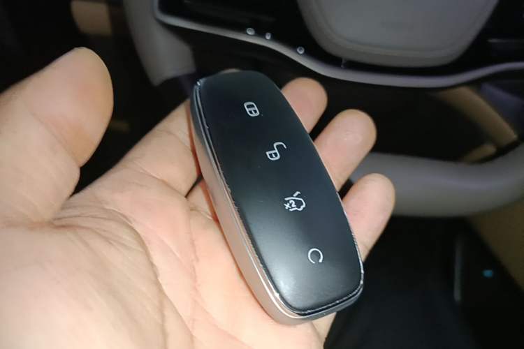 Used Denza D9 2022 DM-i 970 Four-Wheel Drive Flagship Model Vehicle Key