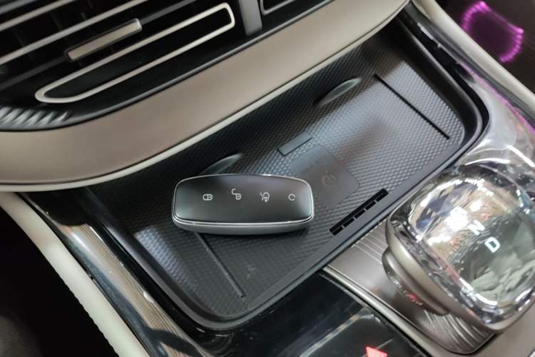 Used Denza D9 2022 DM-i 1040 Prestige Model Vehicle Key