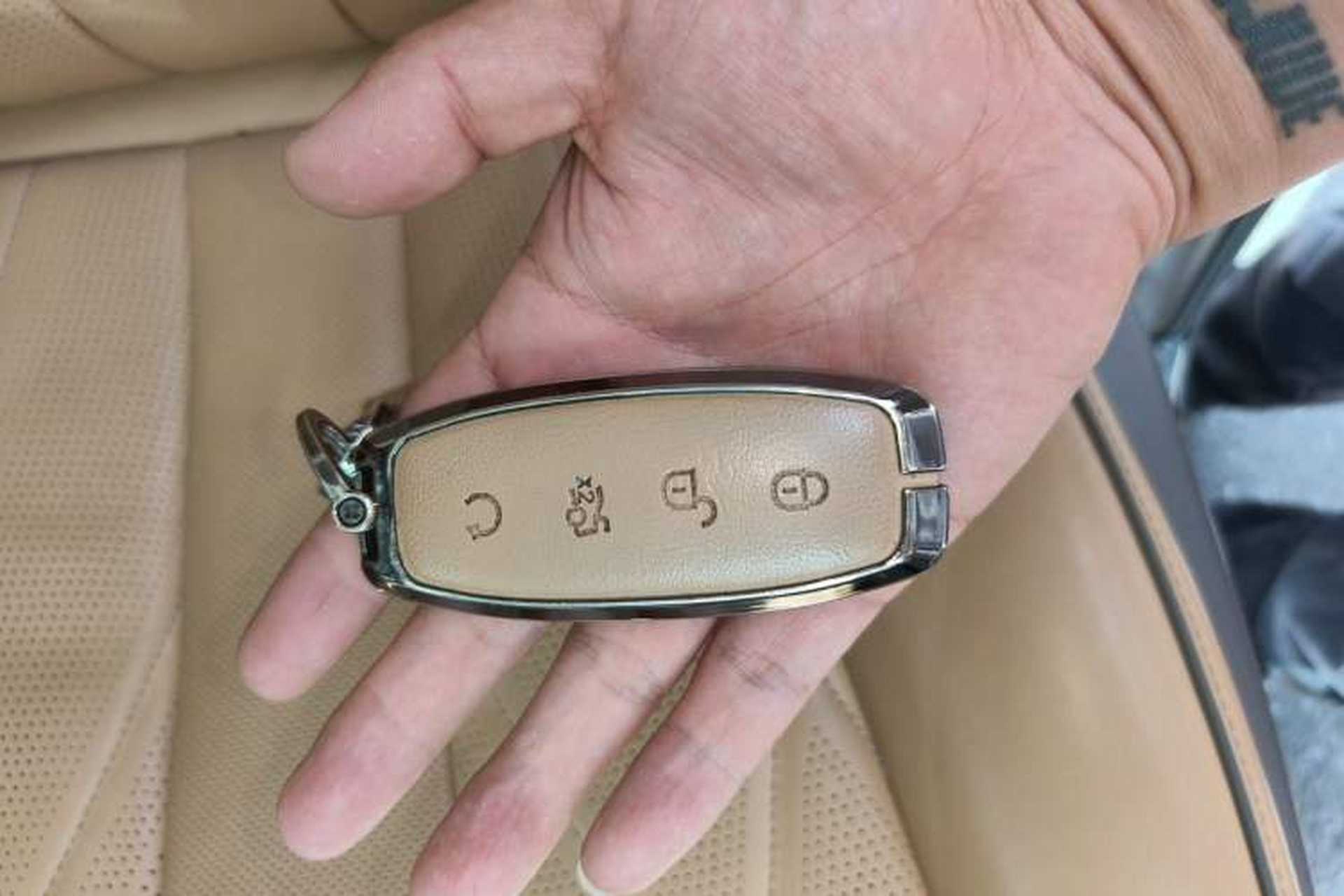 Used Denza D9 2022 EV 600 Four-Wheel Drive Flagship Model Vehicle Key