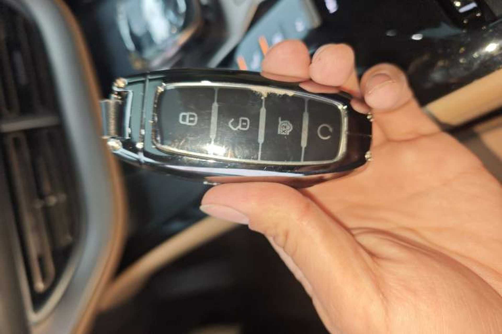Used Denza D9 2022 DM-i 970 Four-Wheel Drive Prestige Model Vehicle Key