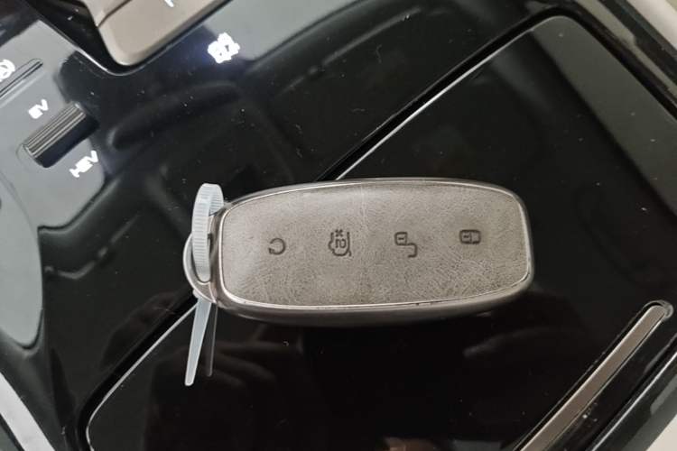 Used Denza D9 2022 DM-i 970 Four-Wheel Drive Flagship Model Vehicle Key