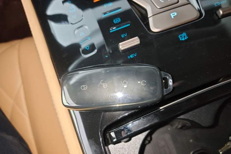 Used Denza D9 2022 DM-i 970 Four-Wheel Drive Flagship Model Vehicle Key