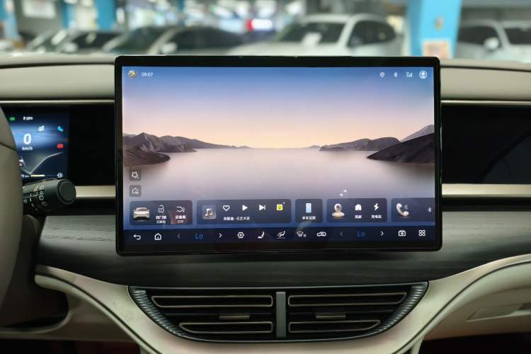 Used Denza D9 2022 DM-i 970 Four-Wheel Drive Prestige Model Audio And AC Panel